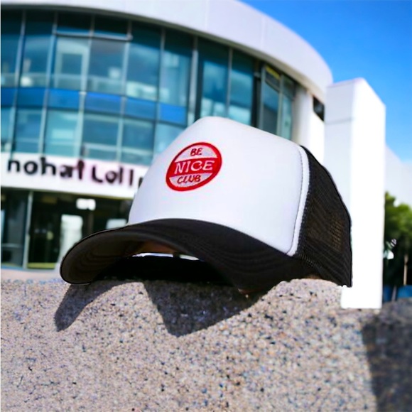 Forever 21 Graphic Trucker Hat - Picture 4 of 4